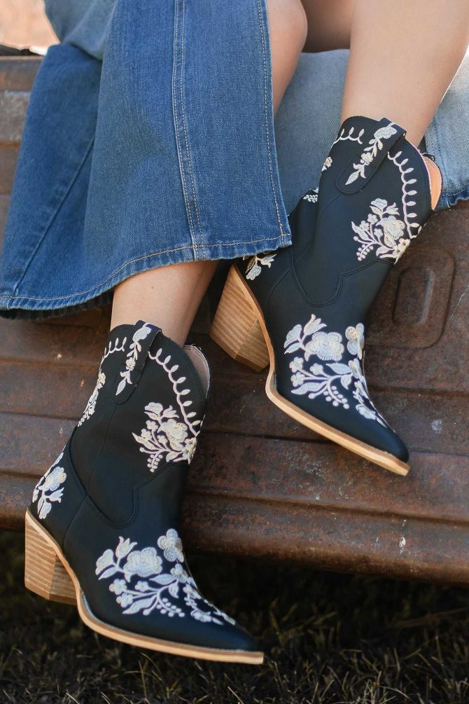 Little Bit Of Twang Floral Stitch Western Booties (Black) · NanaMacs - Image 2
