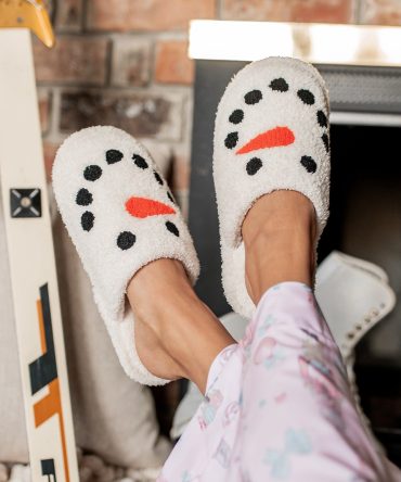 Carrot Nose Cutie Fuzzy Snowman Slippers (White/Snowman) · NanaMacs