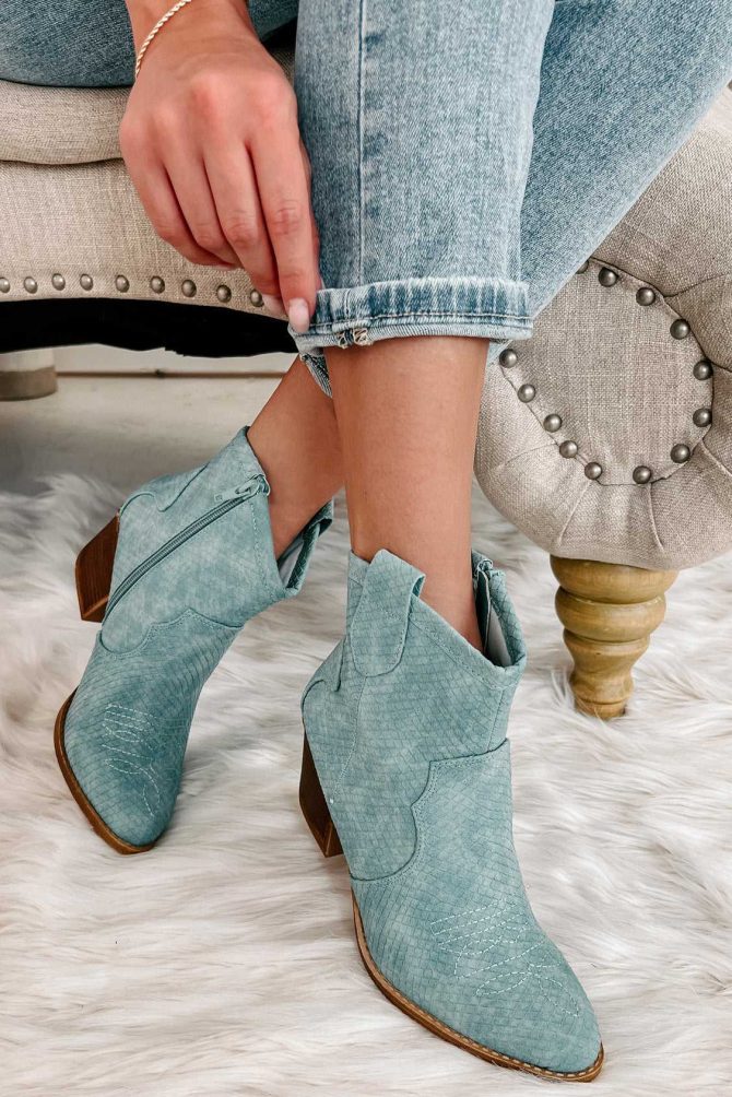 Deceiving Looks Chinese Laundry Faux Leather Snake Print Booties (Ligh · NanaMacs