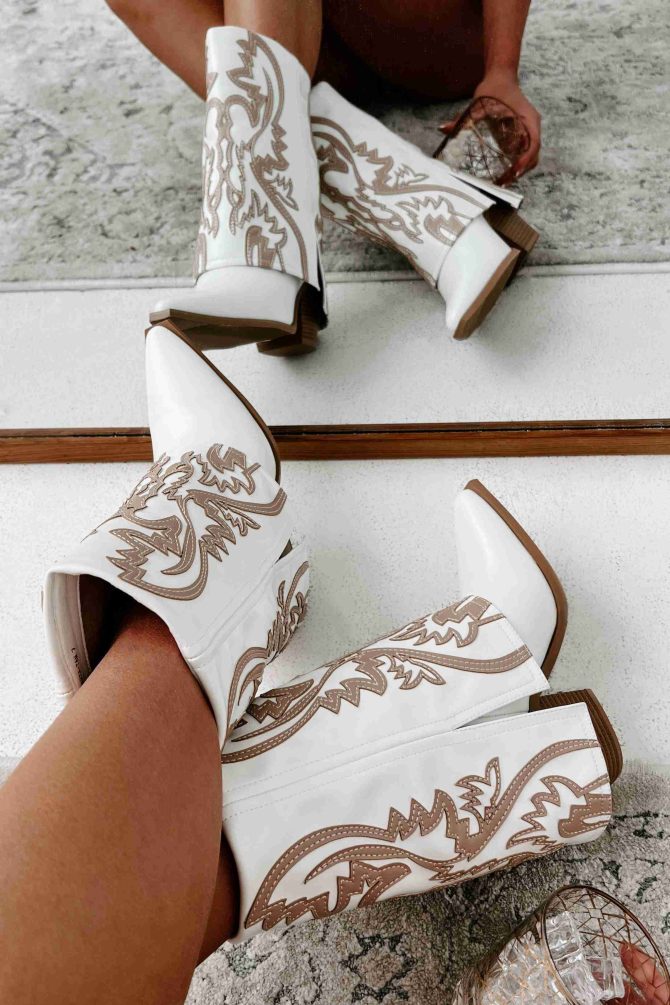 Esperanza Western Stitch Fold-Over Boots (Tan/White) · NanaMacs - Image 4