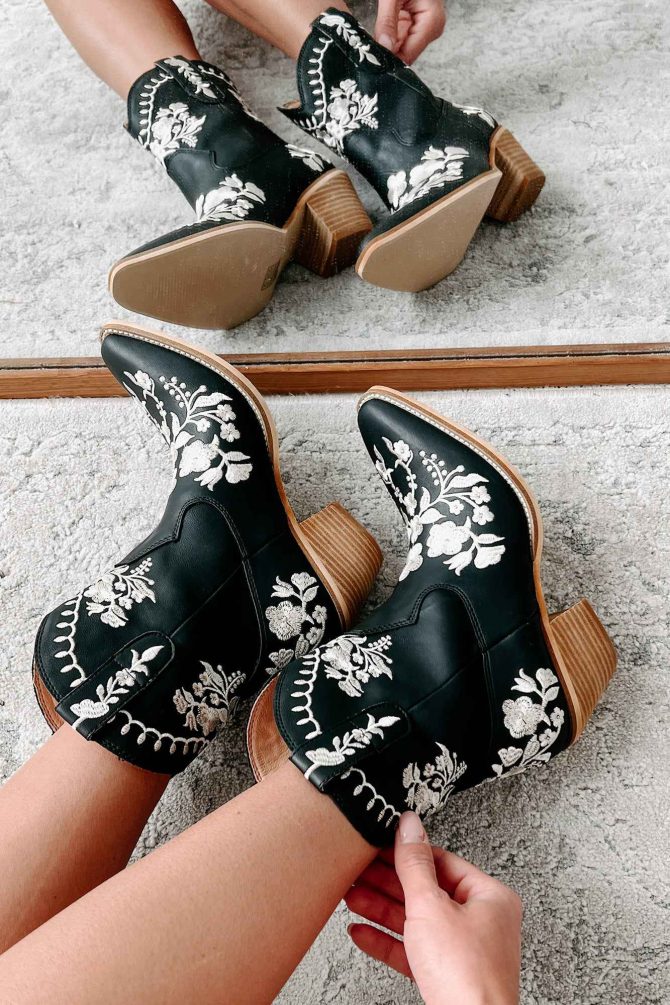 Little Bit Of Twang Floral Stitch Western Booties (Black) · NanaMacs