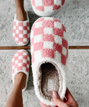 The Cozy Life Fuzzy Checker Slippers (Blush/Cream) · NanaMacs